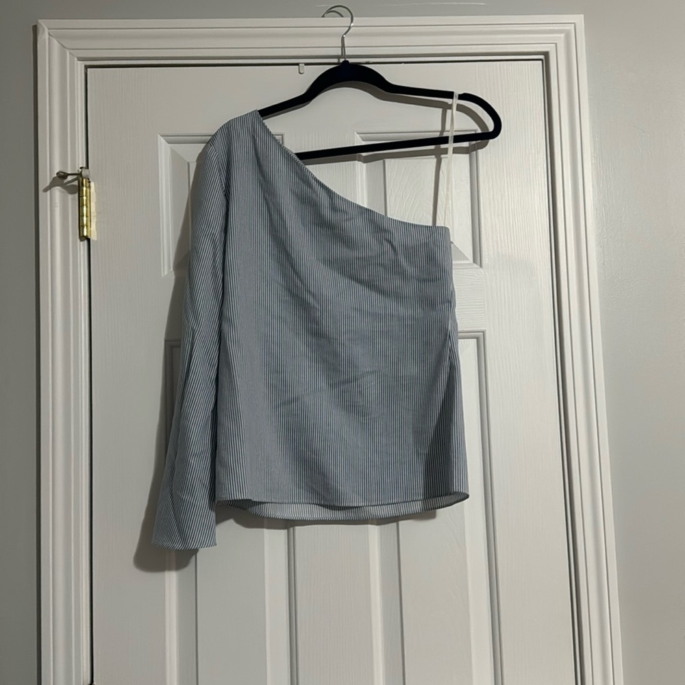 Worn once half shoulder top size XS